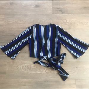 ⚡️3 for $12⚡️flared sleeve wrap crop top